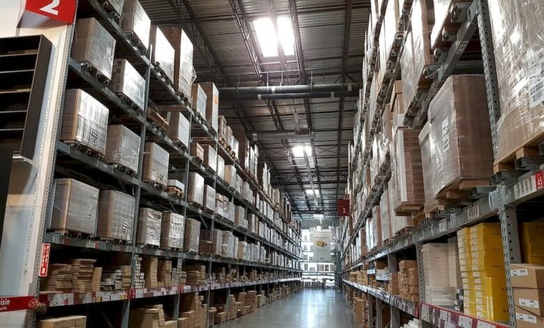 Understanding Warehouse Layouts: How Pallet Racking Design Shapes Efficiency Understanding Warehouse Layouts: How Pallet Racking Design Shapes Efficiency